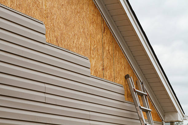 Professional Siding Replacement technician working in Stewartstown, PA